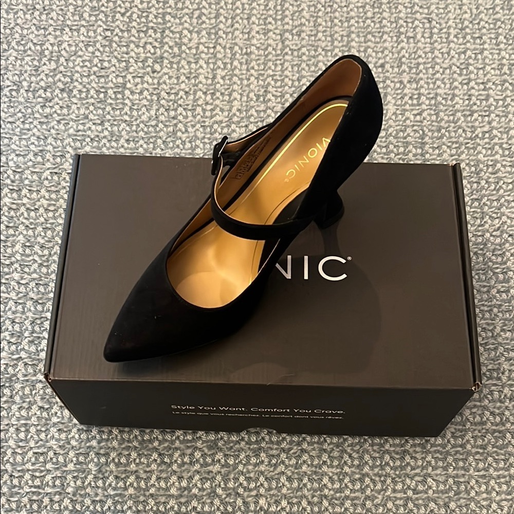Vionic Women's Black Mary Jane Heels. Never worn